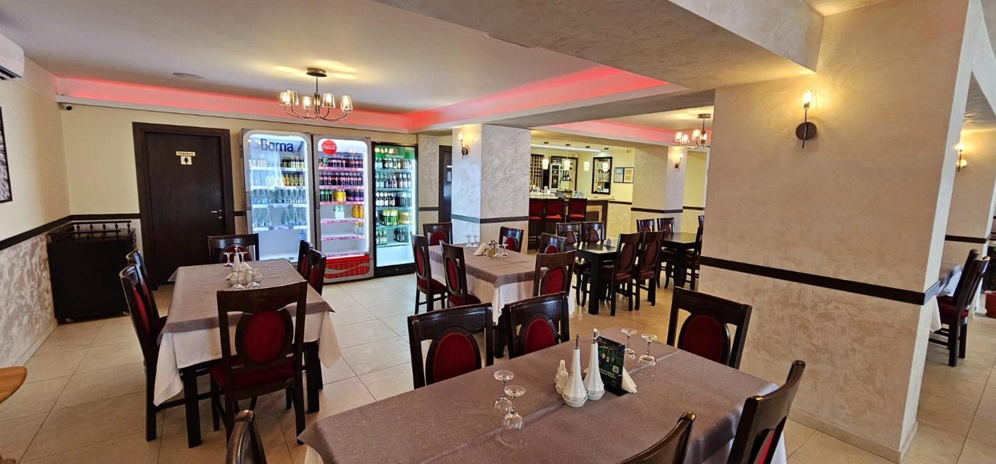 Pensiune Restaurant Pizzerie 2 Pauni Borsa  Ngoại thất bức ảnh